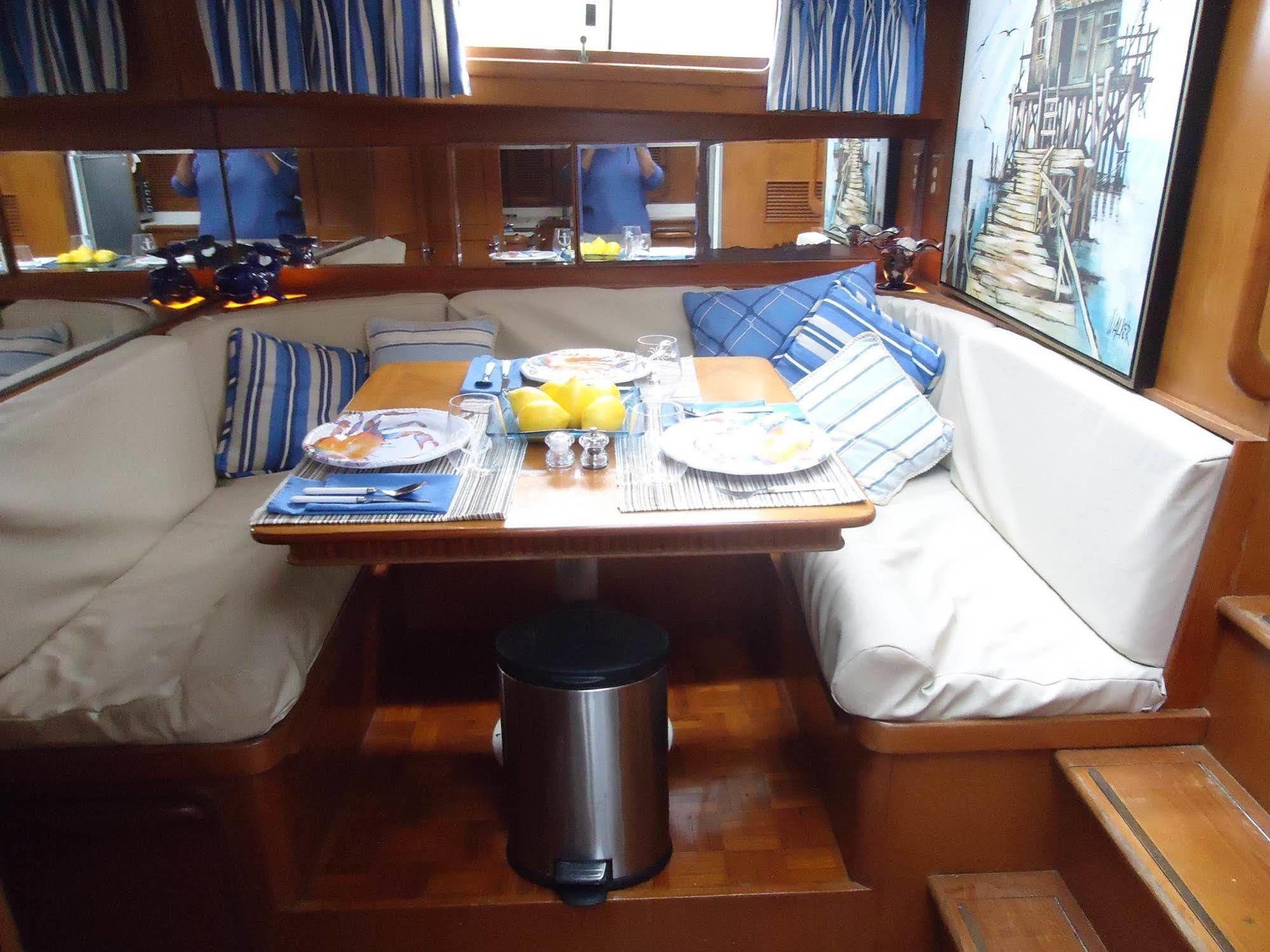 Отель Our Yacht Мадейра-Бич Экстерьер фото